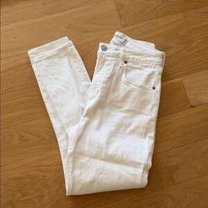 Abercrombie & Fitch Women's White Skinny Jeans